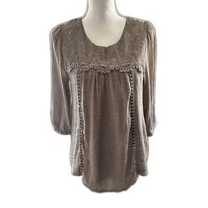 Fig and Flower Boho Lace Yoke Tunic Blouse M Taupe 3/4 Sleeve Crinkle Top